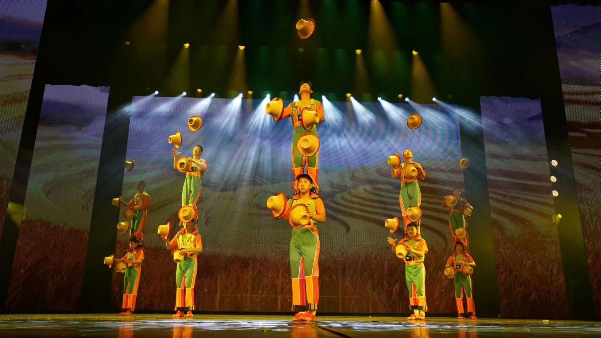 Red Theatre Beijing Acrobatic Show