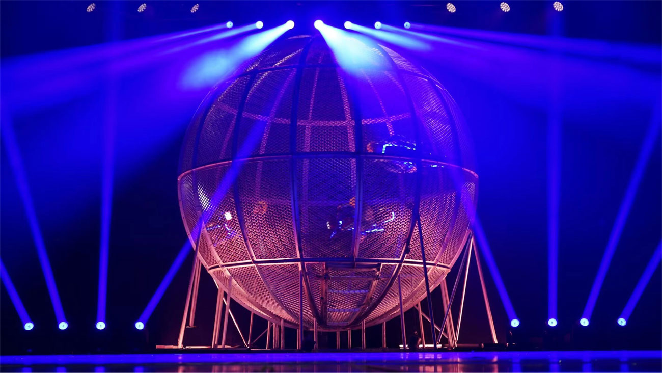 Red Theatre Beijing Acrobatic Show
